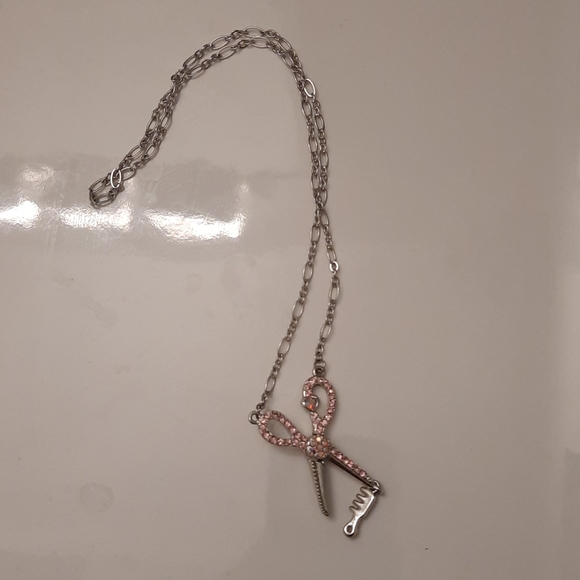 Scissor and Comb necklace - Picture 2 of 3